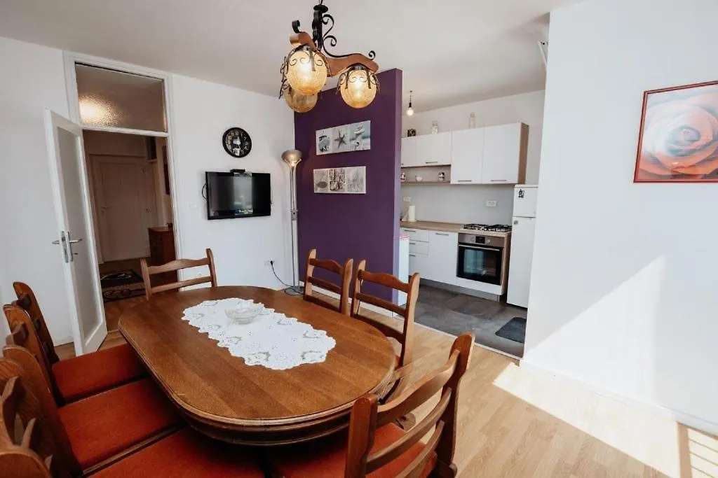 Big Apartment Near Center Zadar